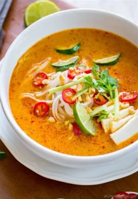  Laksa Johor: Eine würzige und aromatische Kokosnusssuppe mit Meeresfrüchten und Reisnudeln!