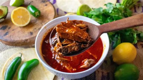  Pingdingshaner Ziegenfleischsuppe: Eine herzhafte Delikatesse mit einer feurigen Note!